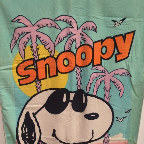 Snoopy Beach Towel with Palm Trees - Picture 2 of 7
